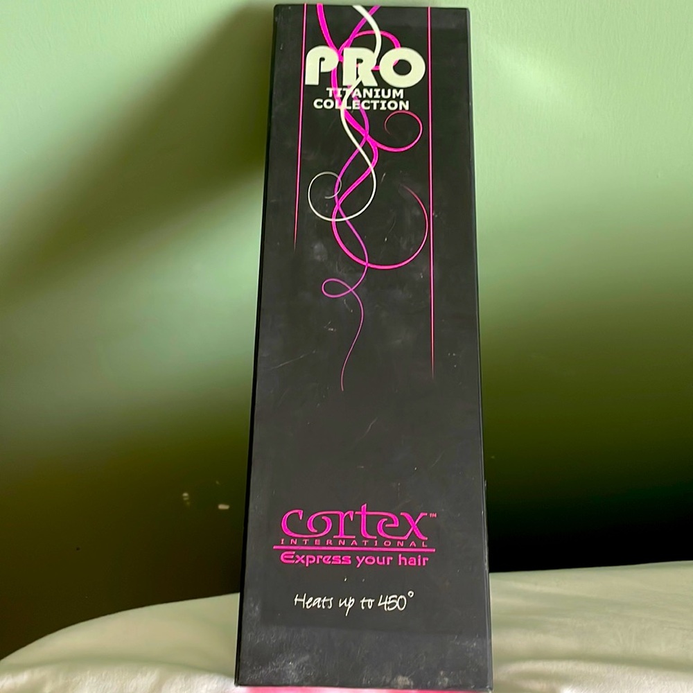 Pro titanium collection curling iron NWT